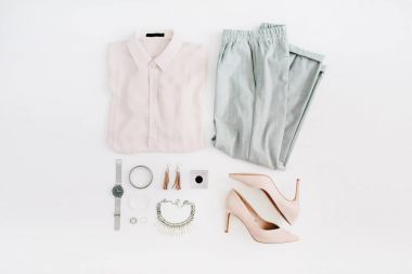Kadınlar modern moda kıyafetler ve aksesuarlar