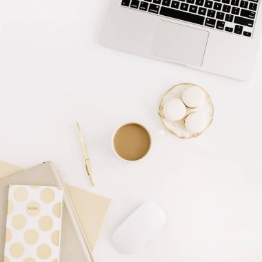 Dizüstü bilgisayar ile modern çalışma alanı