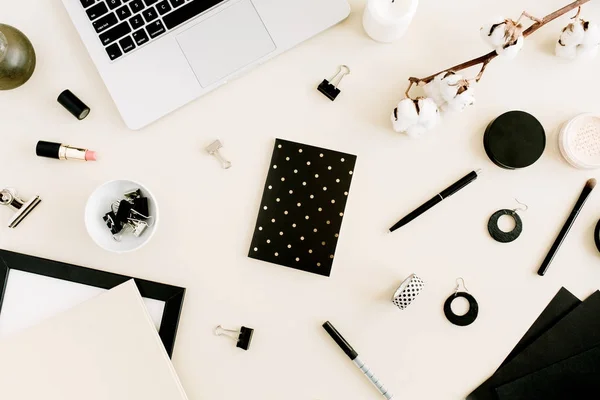 Home office desk — Stock Photo, Image