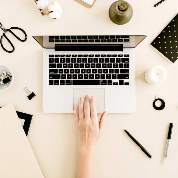 Escritório em casa mesa — Fotografia de Stock