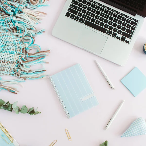 Flat Lay Mesa Escritório Casa Espaço Trabalho Das Mulheres Com — Fotografia de Stock