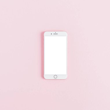 Boş ekran smartphone pembe üzerinde. Düz kopya alanı ile alay etmek yukarıya koymak.