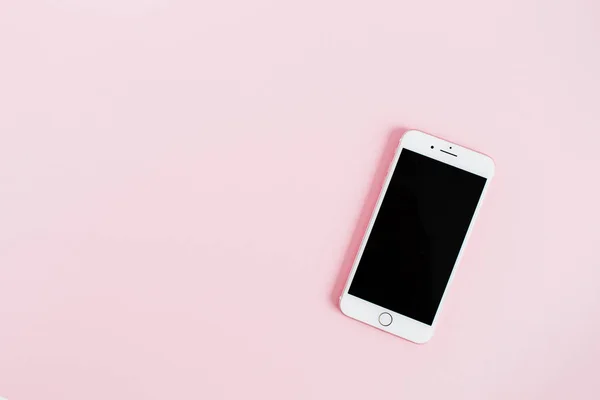 Smartphone Pantalla Blanco Rosa Flat Lay Maqueta Con Espacio Copia —  Fotos de Stock