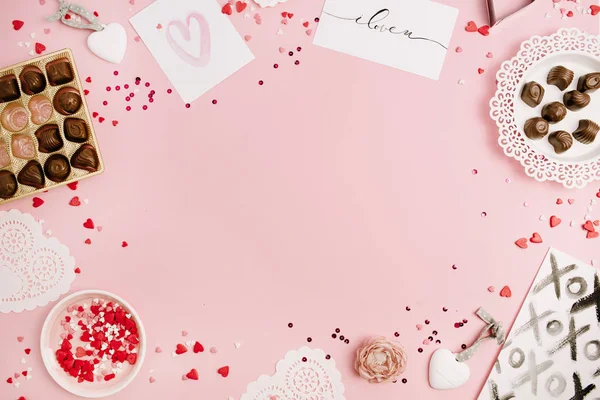 Dia Dos Namorados Conceito Amor Moldura Recheada Feita Confete Acessórios — Fotografia de Stock