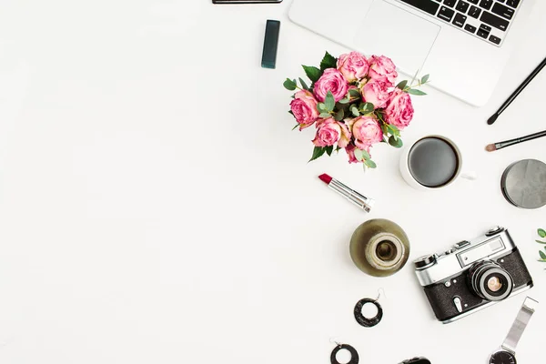 Woman Fashion Home Office Desk Workspace Laptop Rose Flowers Bouquet — Stock Photo, Image