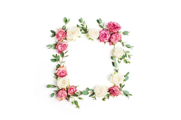 Moldura Floral Feita Flores Vermelhas Brancas Rosa Ramos Eucalipto Fundo — Fotografia de Stock
