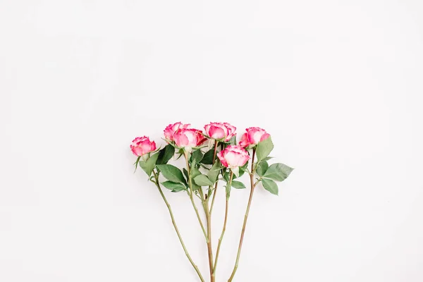 Vermelho Rosa Flores Buquê Flat Lay Vista Superior Cabeçalho Floral — Fotografia de Stock