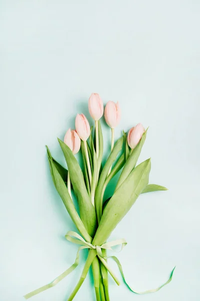 Růžový Tulipán Květy Kytice Modrém Pozadí Pohled Ploché Ležel Top — Stock fotografie