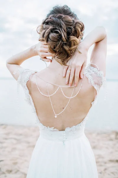 Junge Hübsche Frau Elegantem Kleid Rückseite Hochzeit Mode Hintergrund — Stockfoto