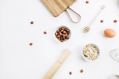 Ham sağlıklı gıda maddeleri düz yatıyordu, en iyi görünümü. Pişirme kavramı.