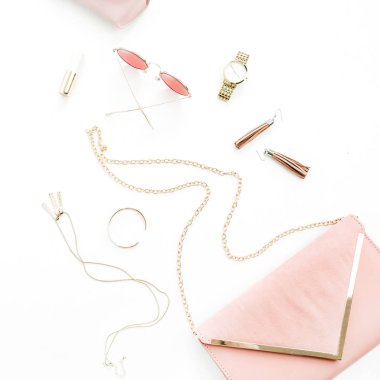 Kadın moda trendy şık pastel pembe aksesuarlar beyaz arka plan üzerinde ayarlayın. Düz yatıyordu, en iyi görünümü.