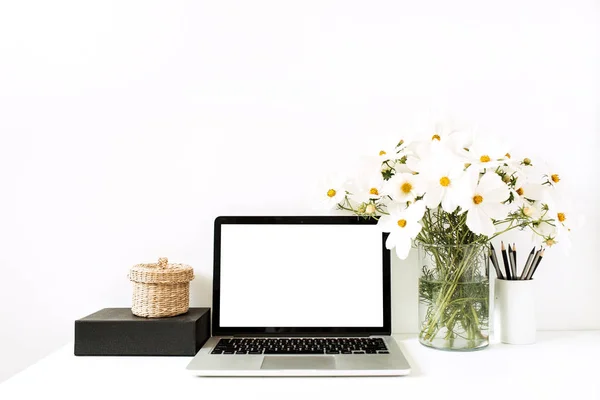 Negócio Freelance Conceito Blogueiro Preparar Esvaziar Copiar Espaço Laptop Sobre — Fotografia de Stock