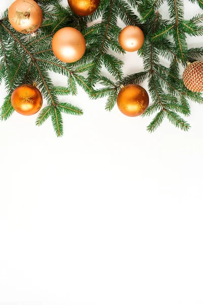 Noel Yeni Yıl Bayramı Kompozisyonu Beyaz Arka Planda Noel Süsleri — Stok fotoğraf