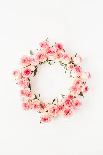 골조와 배경에 분홍색 꽃봉오리로 만들어 복사기가 위에서 꽃무늬 — 스톡 사진
