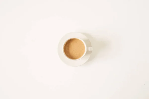 Чашка Кофе Молоком Белом Столе Утренний Завтрак Плоский Вид Сверху — стоковое фото
