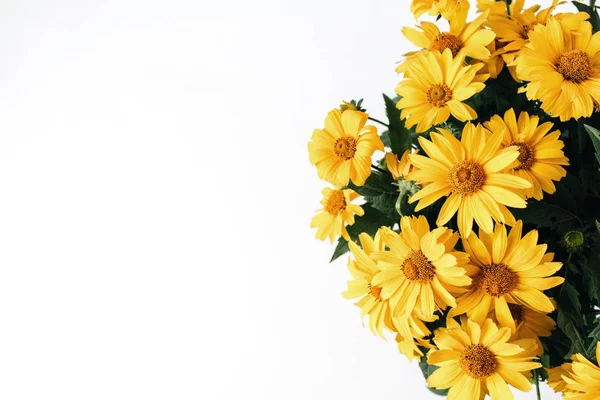 Жовтий Букет Квіток Ізольований Білому Тлі Флетлей Свято Згори День — стокове фото