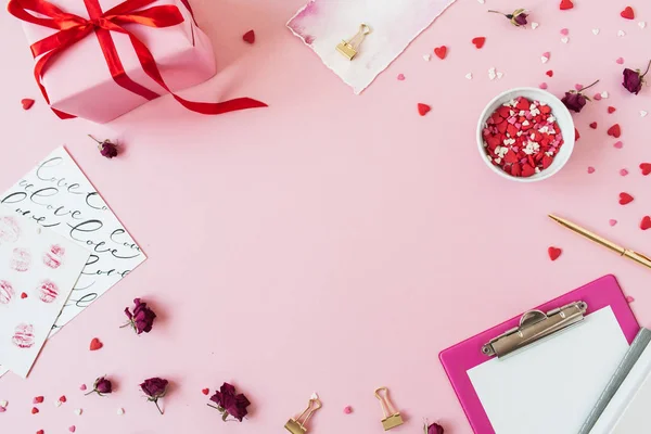 Composizione San Valentino Cornice Spazio Copia Vuota Sfondo Rosa Confezione — Foto Stock