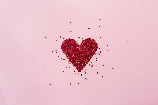 Símbolo Coração Feito Brilhos Fundo Rosa Flat Lay Vista Superior — Fotografia de Stock