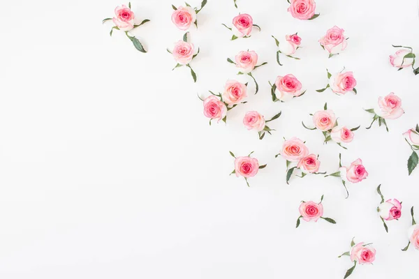 Composición Floral Con Brotes Rosa Rosa Patrón Hojas Sobre Fondo — Foto de Stock