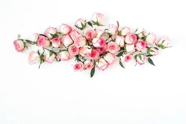 Bloemen Compositie Met Roze Roos Bloemknoppen Witte Achtergrond Vlakke Lay — Stockfoto