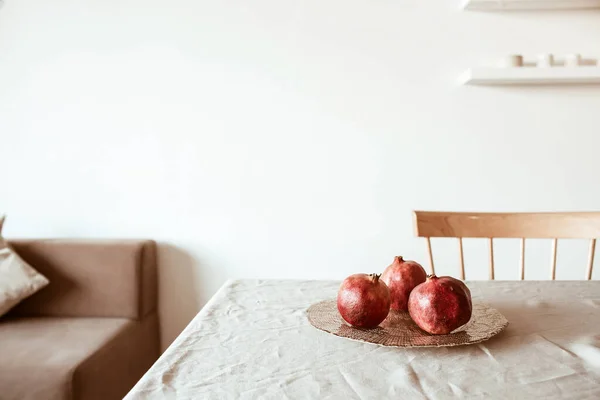 Three Pomegranates Golden Plate Beige Table Cloth — Stock Photo, Image