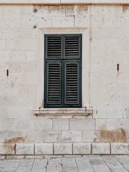 Minimal Travel Concept Green Wood Shutters Old Building Front View — Stock Photo, Image