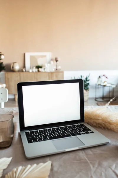 Laptop Tela Branco Mesa Copiar Modelo Mockup Espaço Composição Design — Fotografia de Stock