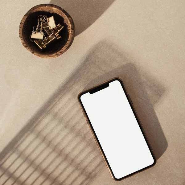 Blanco Scherm Smartphone Vlakke Lay Bovenaanzicht Achtergrond Gestileerde Kantoorruimte Voor — Stockfoto