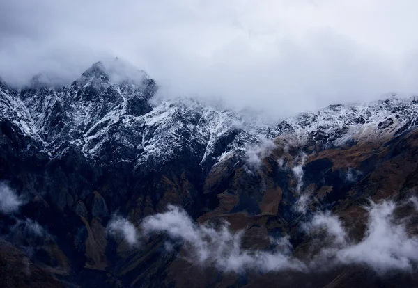 Caucasus kar dağ Kazbegi, Gürcistan