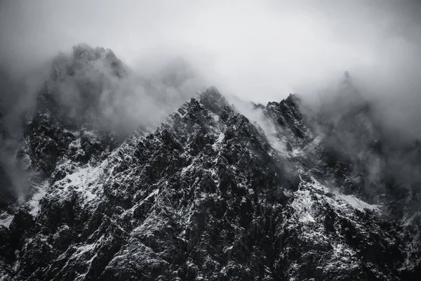 Caucasus kar dağ Kazbegi, Gürcistan