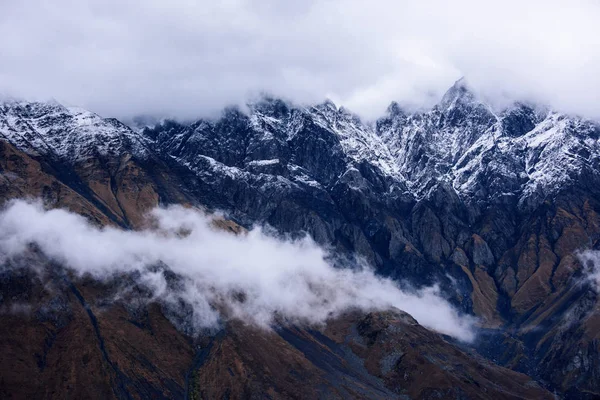 Caucasus kar dağ Kazbegi, Gürcistan