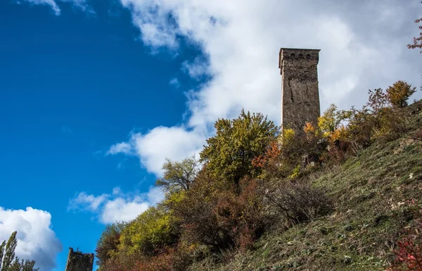メスティア ジョージア 2017 メスティア アッパー スヴァネティ州コーカサス山脈の高地の Townlet の歴史的な守備塔 — ストック写真
