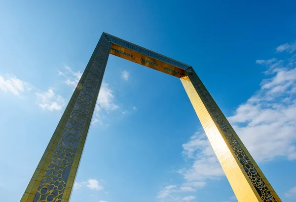 Dubai, Birleşik Arap Emirlikleri, 05-Jan-2018: Dubai Zabeel Park içinde bulunan bir Dubai yeni Simgesel Yapı.