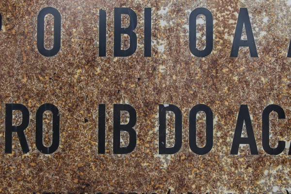 Eski paslı metal üzerindeki yazı tipi harfleri, eski metal arkaplan, doku arkaplanı, grafik kaynağı