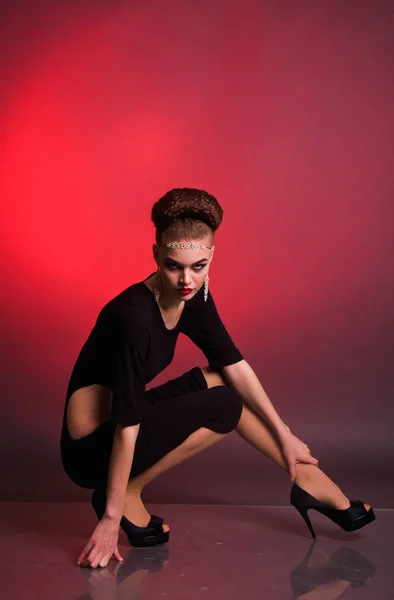 Jovem menina bonita ucraniano europeus no estúdio — Fotografia de Stock