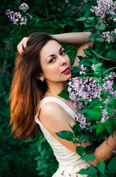 Young girl in complete tranquility and pacification in a beautiful and elegant dress on nature in the spring in the park — Stock Photo, Image