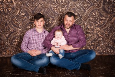 Güçlü bir dost aile birlikte tutar ve birbirlerine yardımcı olur