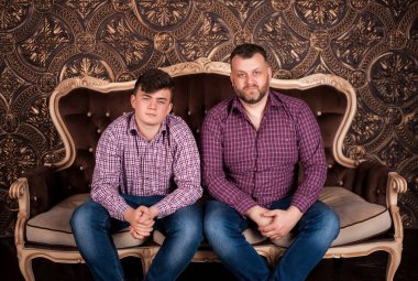 Güçlü bir dost aile birlikte tutar ve birbirlerine yardımcı olur