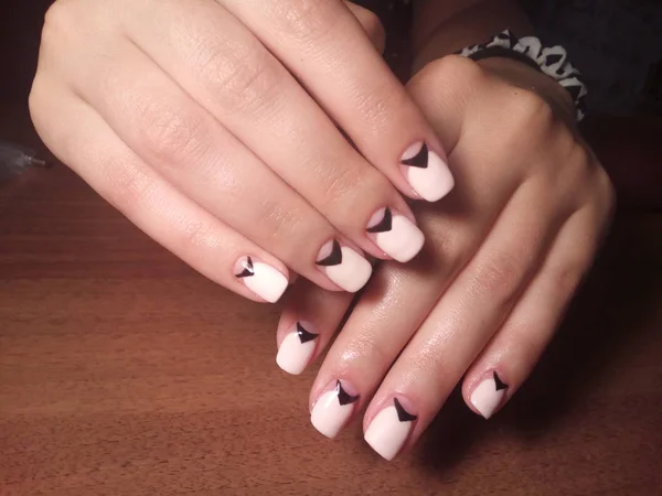 Manicurista Hizo Excelentemente Trabajo Una Hermosa Manicura Con Gel Polaco —  Fotos de Stock