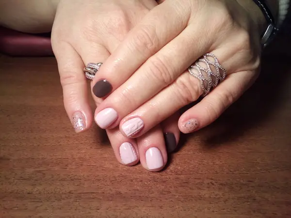 Manicurista Hizo Excelentemente Trabajo Una Hermosa Manicura Con Gel Polaco — Foto de Stock