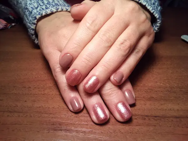 Manicurista Hizo Excelentemente Trabajo Una Hermosa Manicura Con Gel Polaco — Foto de Stock