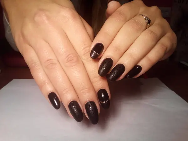 Manicurista Hizo Excelentemente Trabajo Una Hermosa Manicura Con Gel Polaco — Foto de Stock