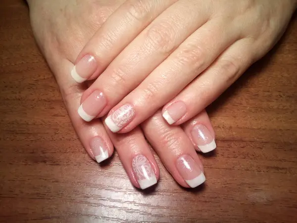 Manicurista Hizo Excelentemente Trabajo Una Hermosa Manicura Con Gel Polaco — Foto de Stock