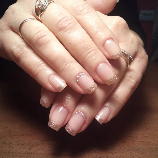 Manicurista Hizo Excelentemente Trabajo Una Hermosa Manicura Con Gel Polaco —  Fotos de Stock