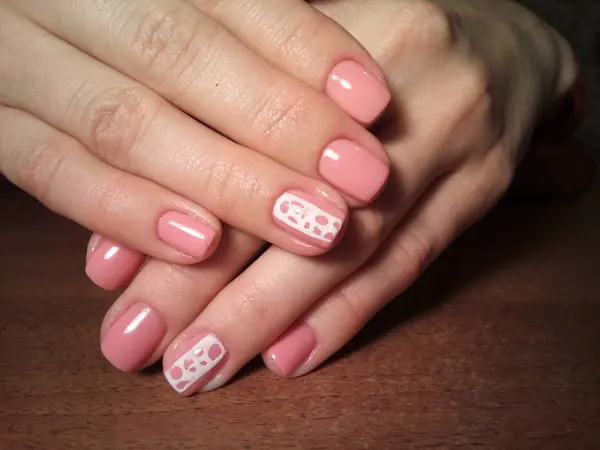 Manicurista Hizo Excelentemente Trabajo Una Hermosa Manicura Con Gel Polaco — Foto de Stock