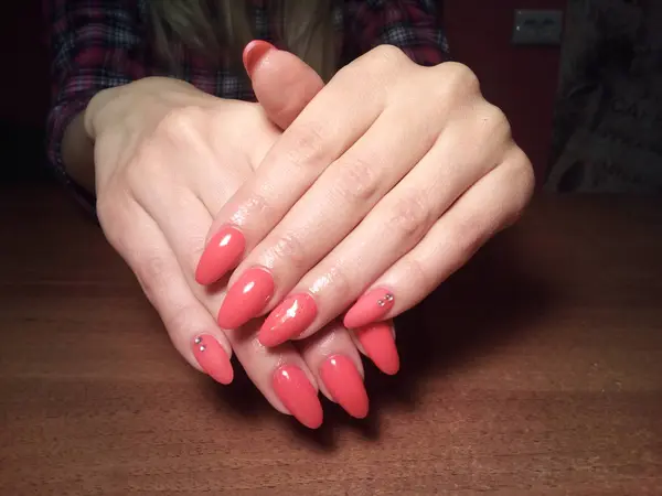 Manicurista Hizo Excelentemente Trabajo Una Hermosa Manicura Con Gel Polaco — Foto de Stock