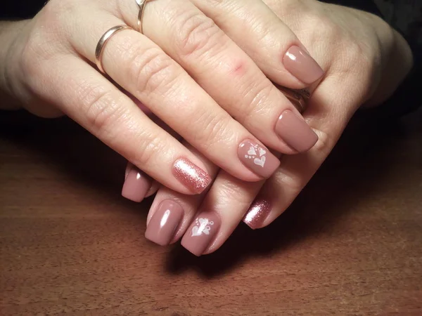 Manicurista Hizo Excelentemente Trabajo Una Hermosa Manicura Con Gel Polaco —  Fotos de Stock