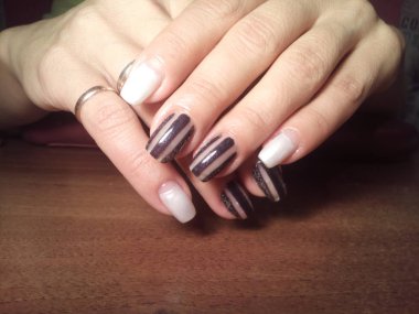 Manikürcü mükemmel ellerinde bir Lehçe jel ile güzel manikür işini yaptı ve istemci happythe manikürcü mükemmel ellerinde bir Lehçe jel ile güzel manikür işini yaptı ve istemci happythe manikürcü hariç