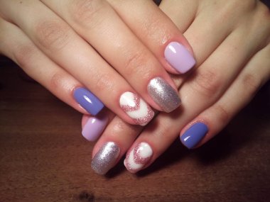 Manikürcü mükemmel ellerinde bir Lehçe jel ile güzel manikür işini yaptı ve istemci happythe manikürcü mükemmel ellerinde bir Lehçe jel ile güzel manikür işini yaptı ve istemci happythe manikürcü hariç