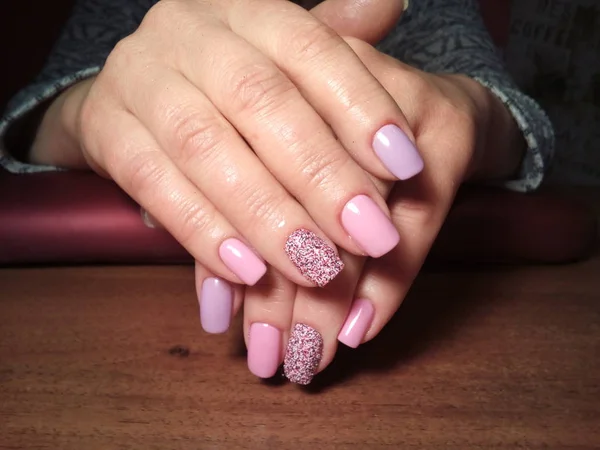 Manicurista Hizo Excelentemente Trabajo Una Hermosa Manicura Con Gel Polaco — Foto de Stock